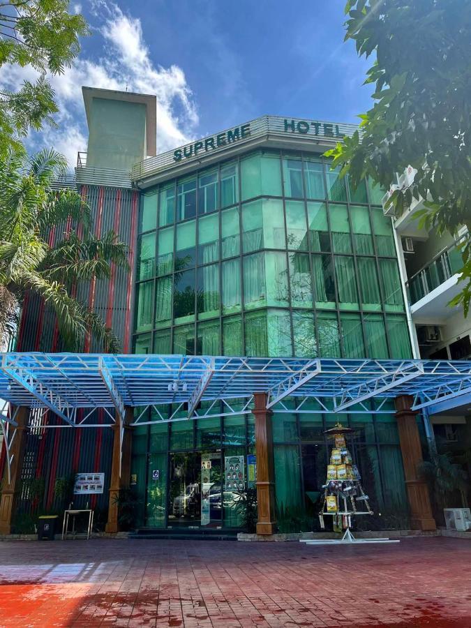 Supreme Hotel Rangum Exterior foto